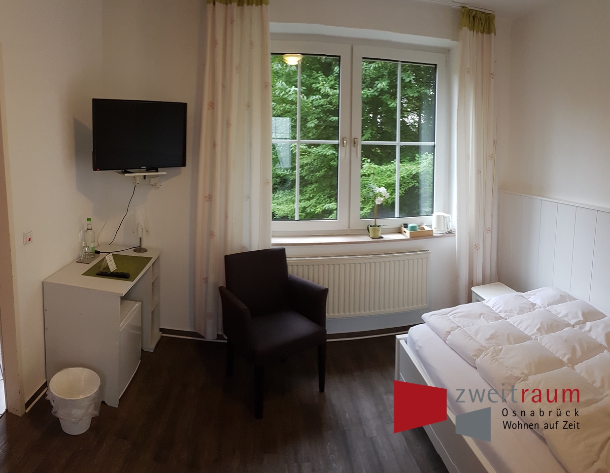 Sutthausen, Geschmackvoll eingerichtetes Zimmer in einer Hotel ähnlichen Anlage. - Photo 1